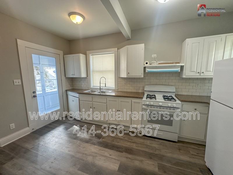 3147 N Richards St - Photo 6 of 11