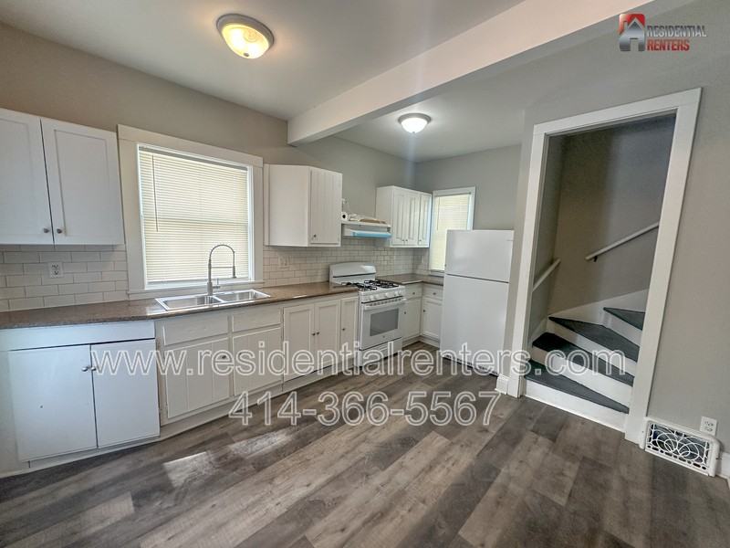 3147 N Richards St - Photo 7 of 11