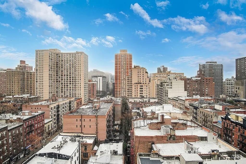 201 E 25th St - Photo 2 of 10