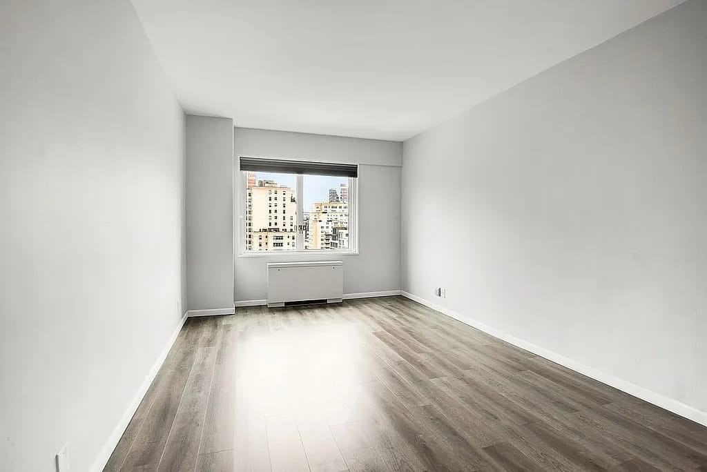 201 E 25th St - Photo 3 of 10