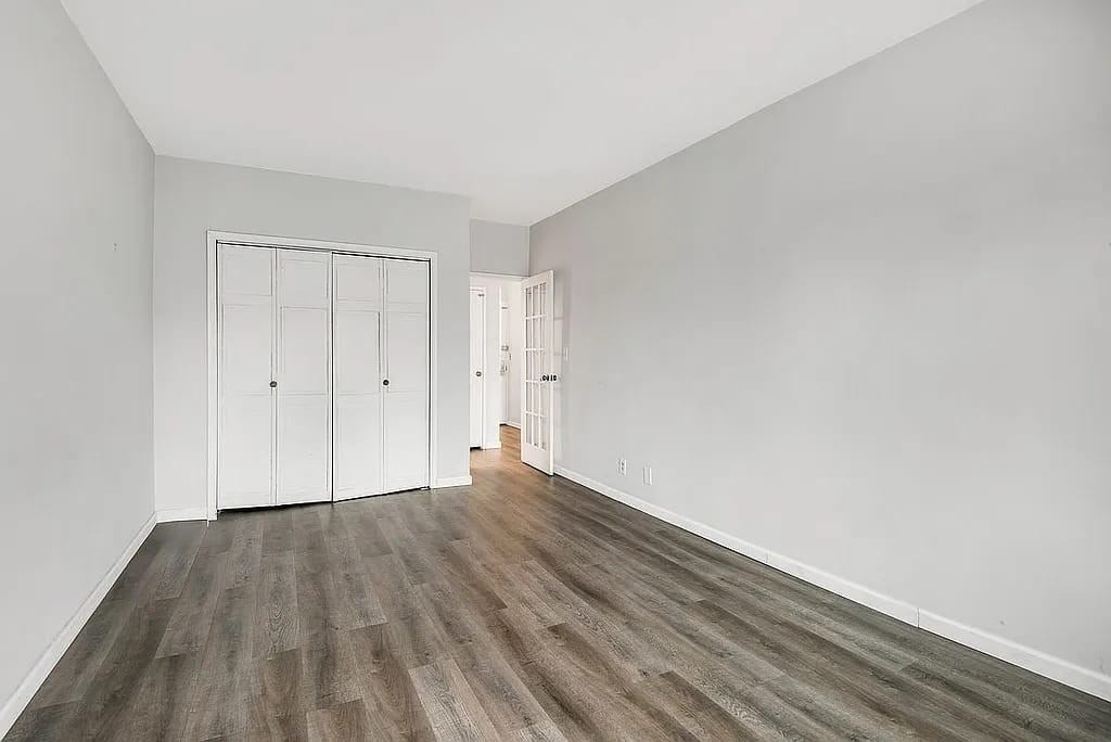 201 E 25th St - Photo 5 of 10