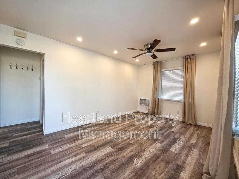 5031 Monroe Ave - Photo 2 of 7