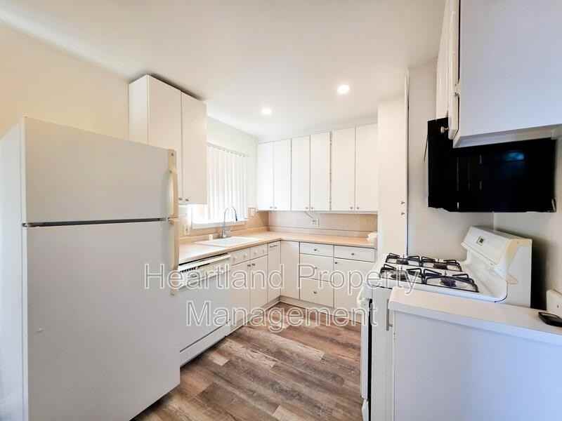 5031 Monroe Ave - Photo 3 of 7