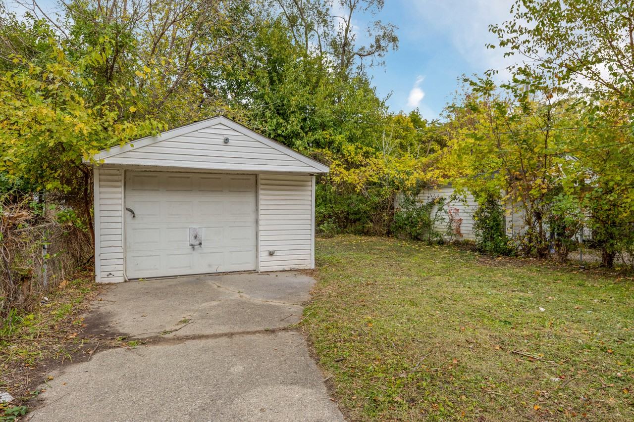 19170 Saint Marys St - Photo 3 of 21