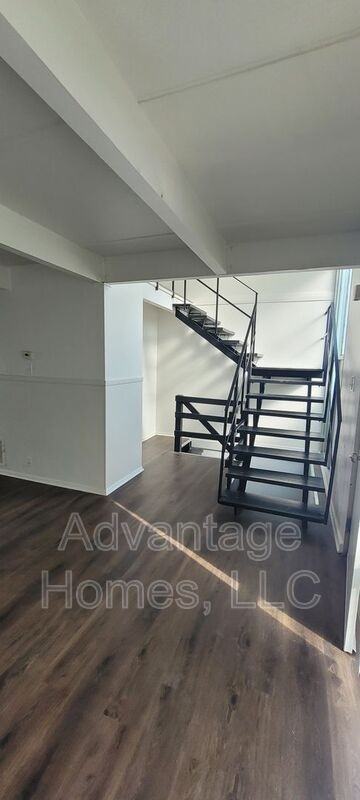 832 N 70th St - Photo 3 of 24