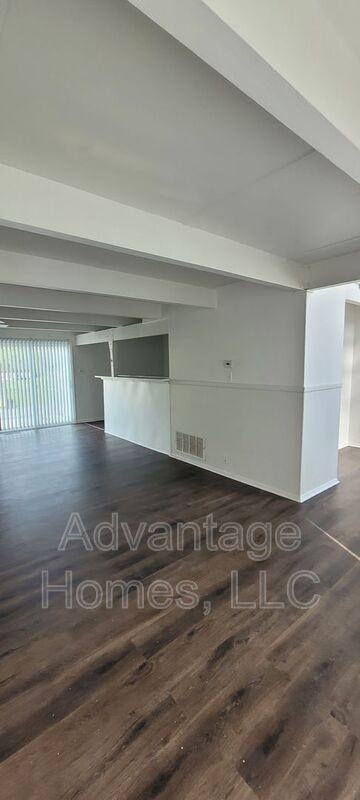 832 N 70th St - Photo 4 of 24