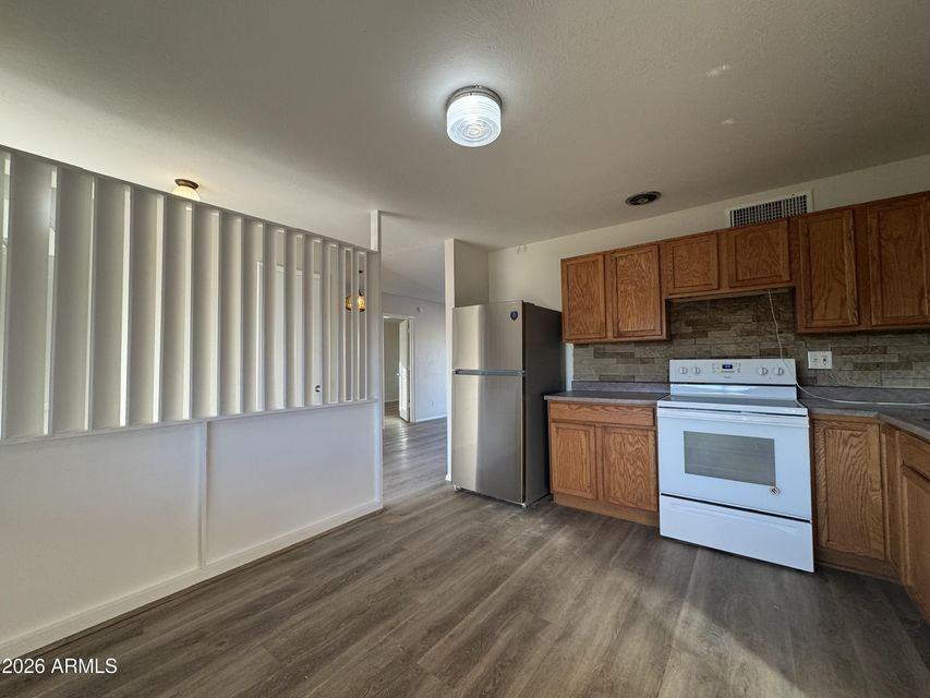 7508 E Holly St - Photo 4 of 21