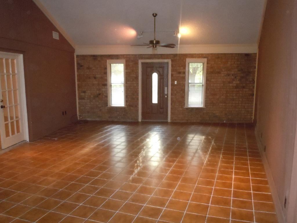 2800 Windsong Ln - Photo 2 of 13