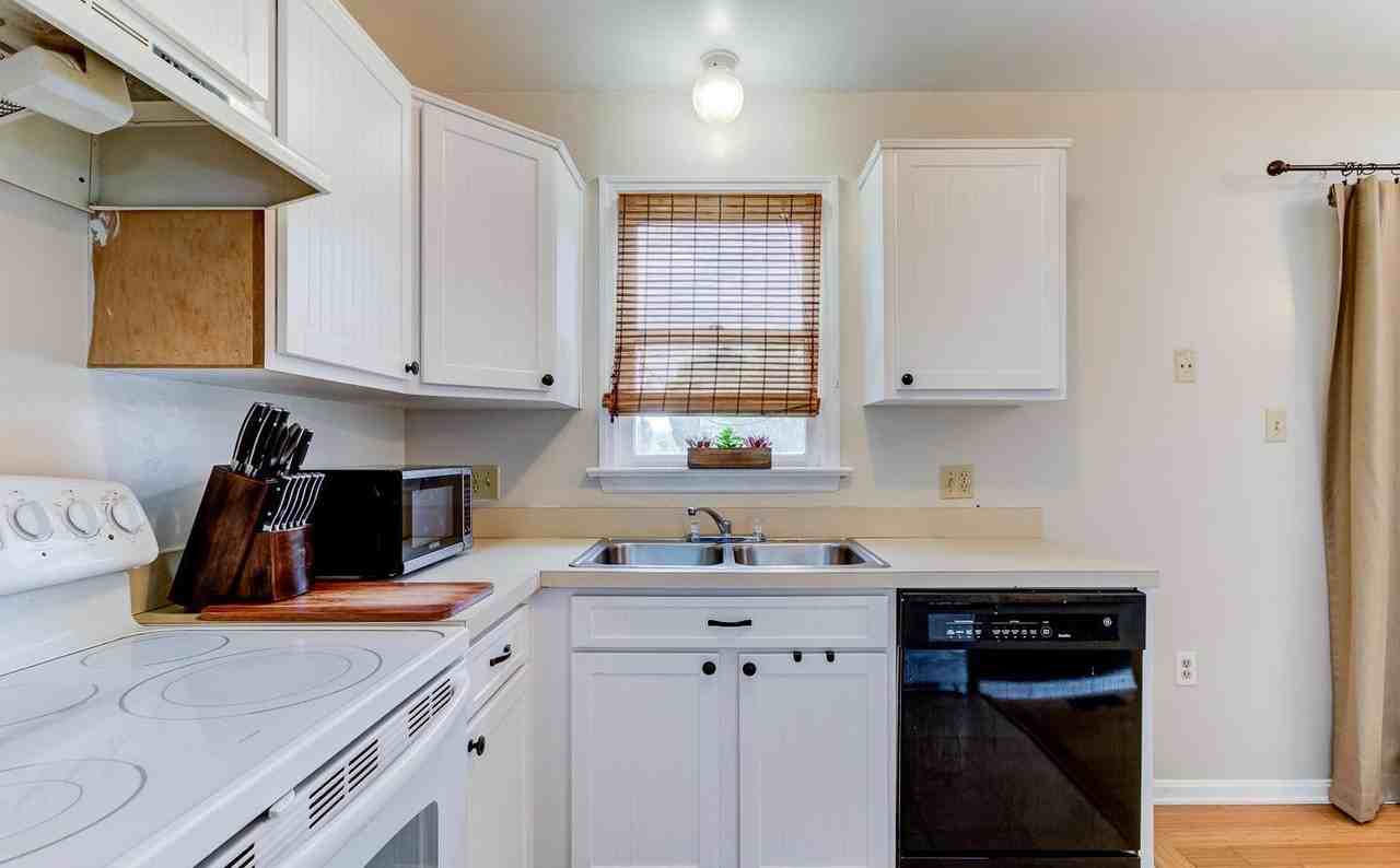 862 Marjory Ter - Photo 3 of 6