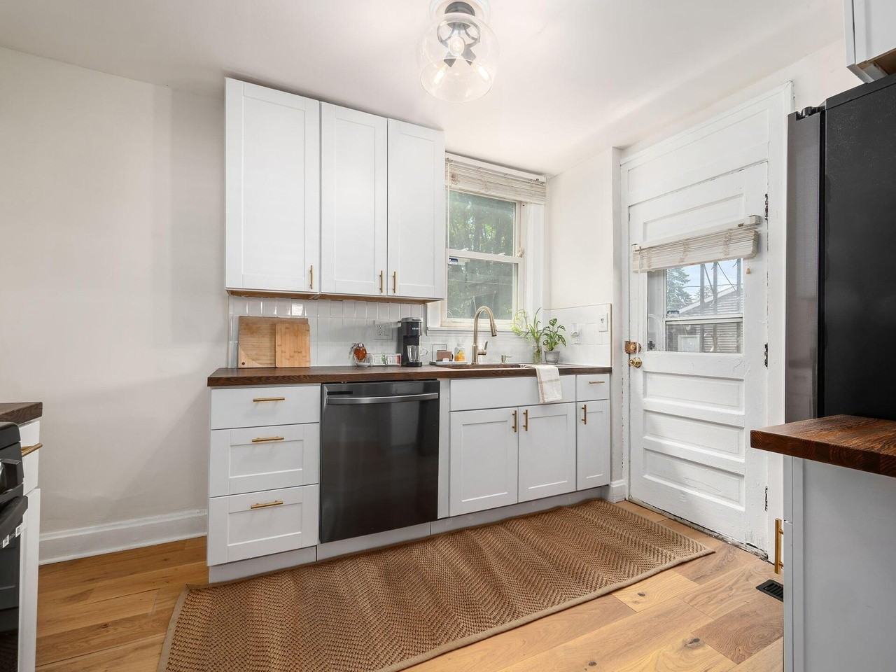 491 Fairfield Ave - Photo 4 of 6