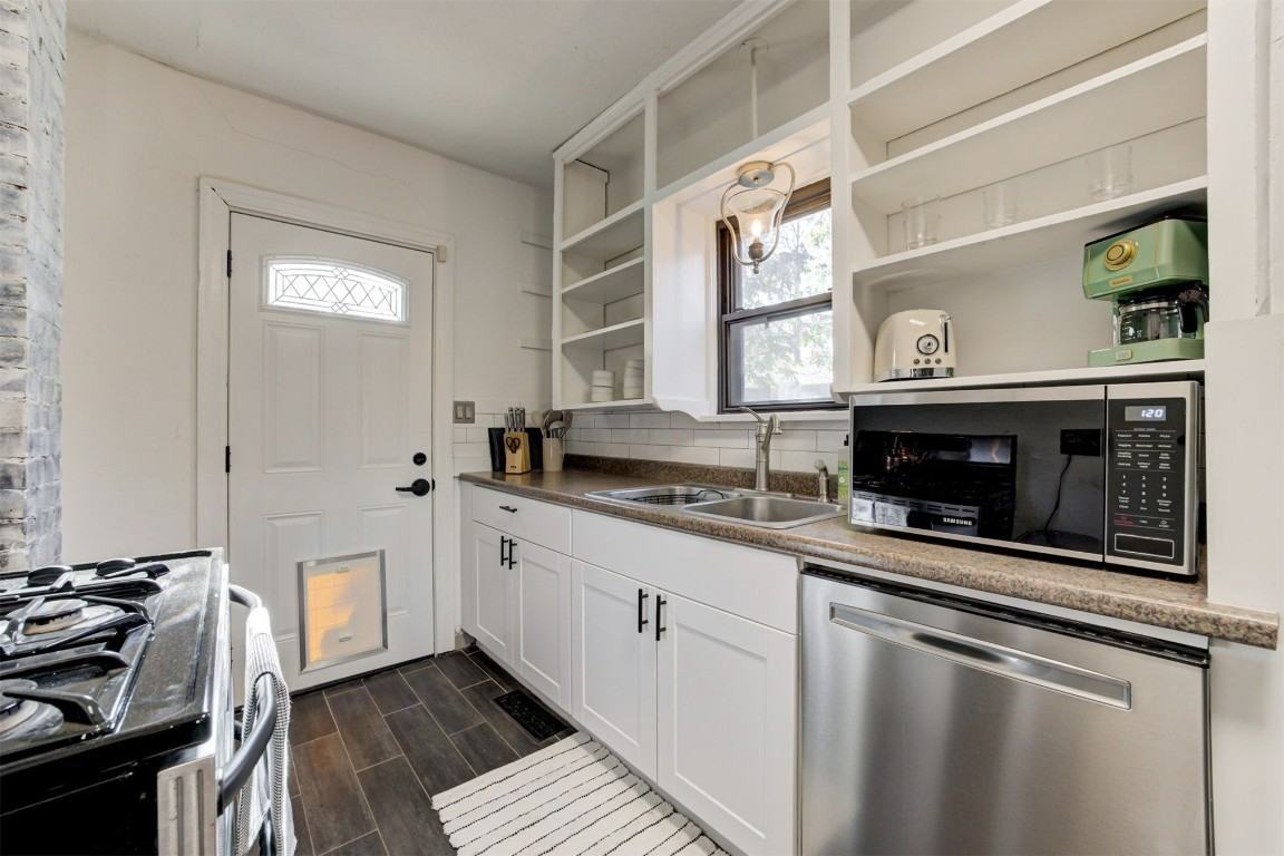 3208 Nw 25th St - Photo 4 of 5