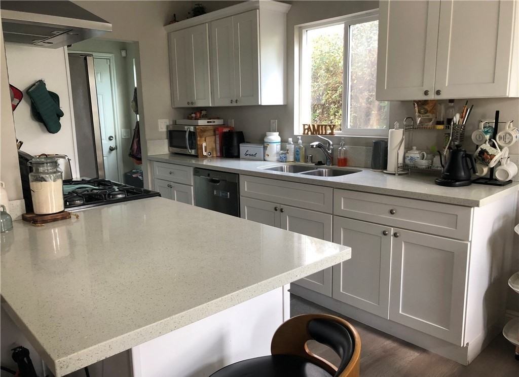 1507 E 4th St - Photo 3 of 7