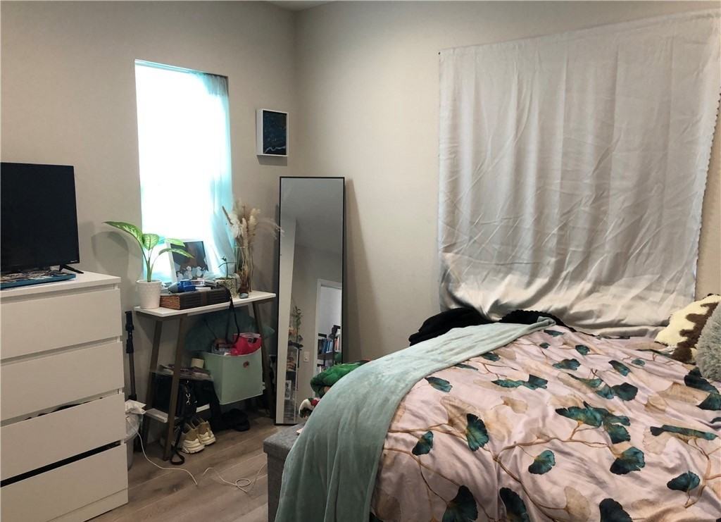 1507 E 4th St - Photo 5 of 7