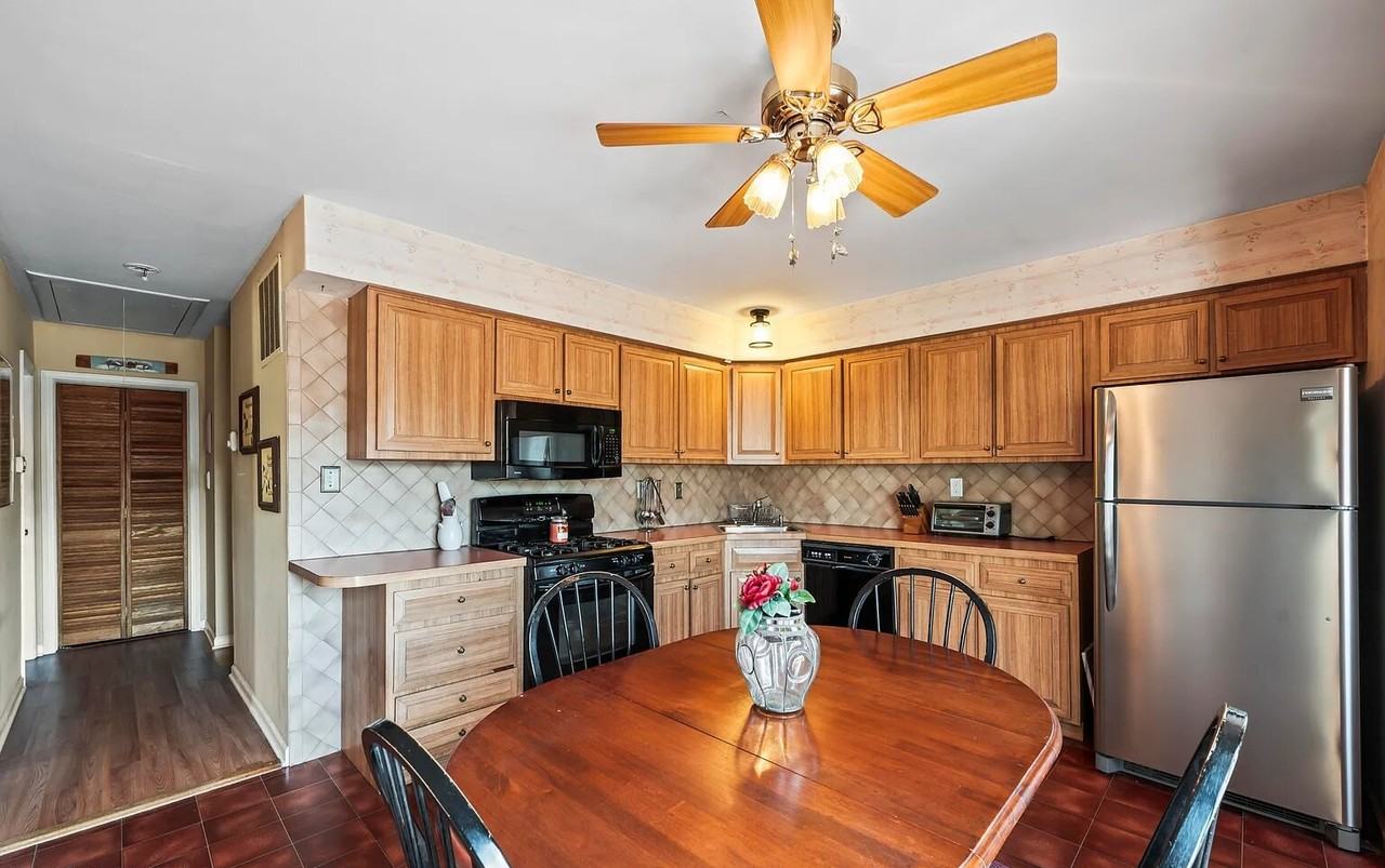 1 Kingsley Way - Photo 2 of 6