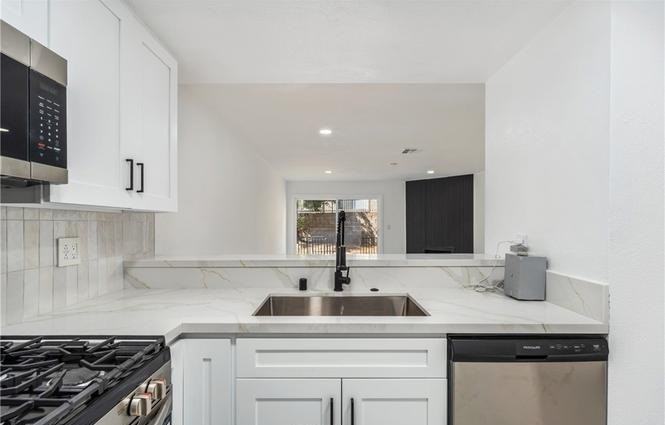 936 Fairway Dr - Photo 2 of 5