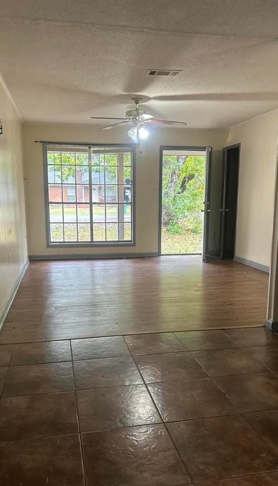 21 Magnolia St - Photo 3 of 7