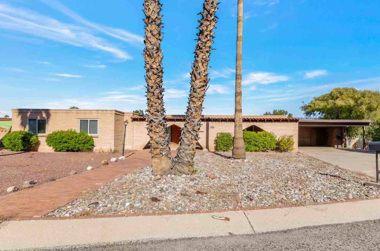 6861 E Hawthorne Cir - Photo 2 of 25