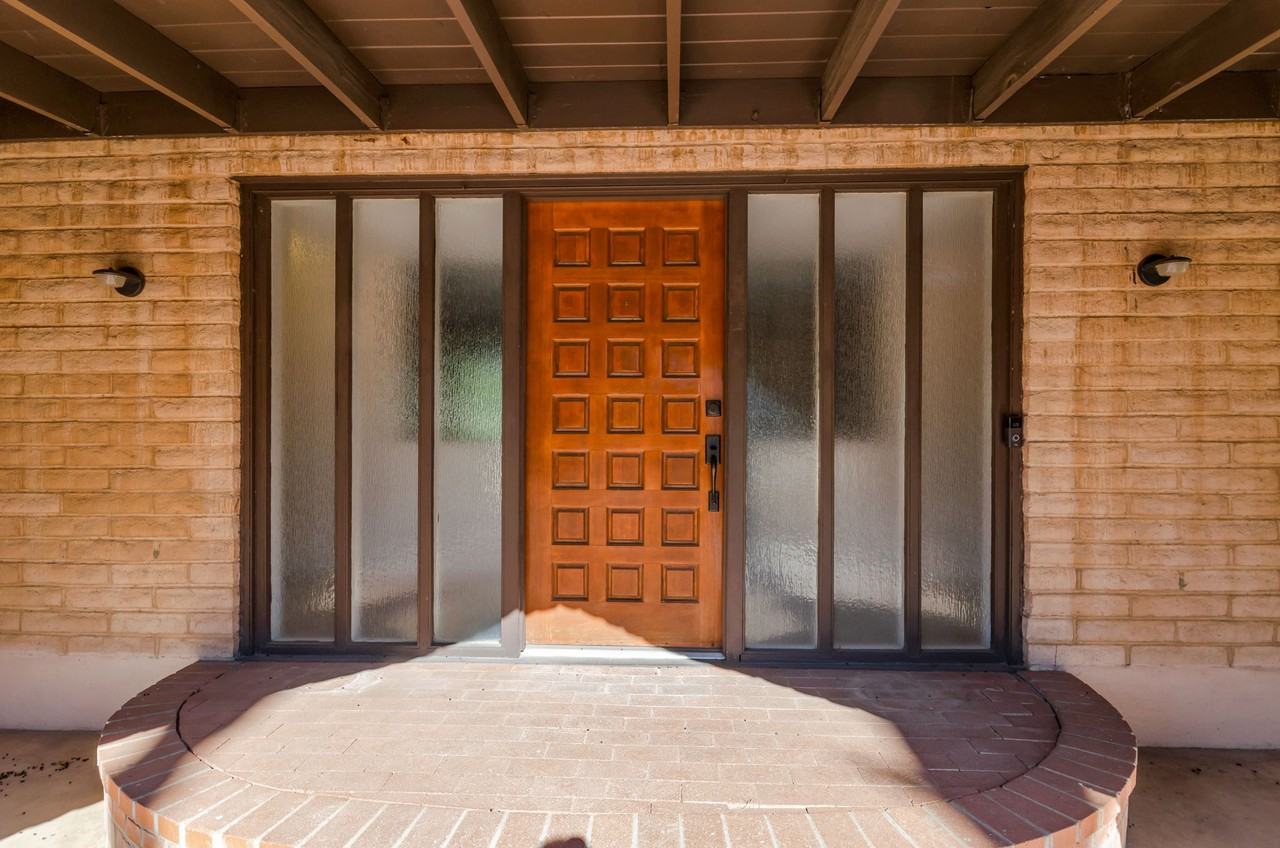 6861 E Hawthorne Cir - Photo 3 of 25