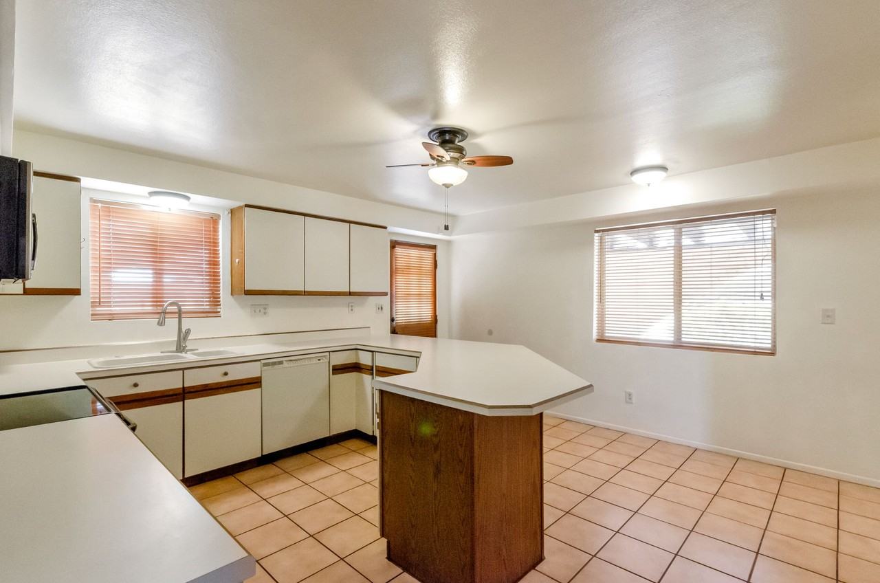 6861 E Hawthorne Cir - Photo 5 of 25