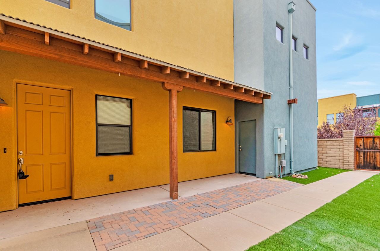 402 E Croydon Park Rd - Photo 3 of 25