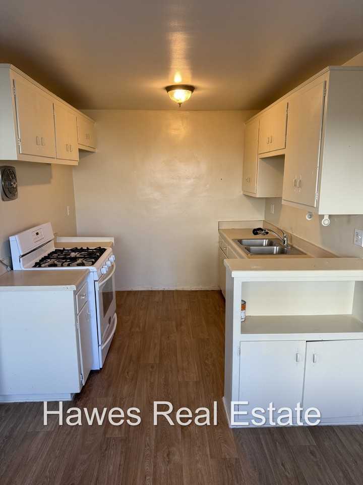 1233 Woodbury Ct - Photo 3 of 14