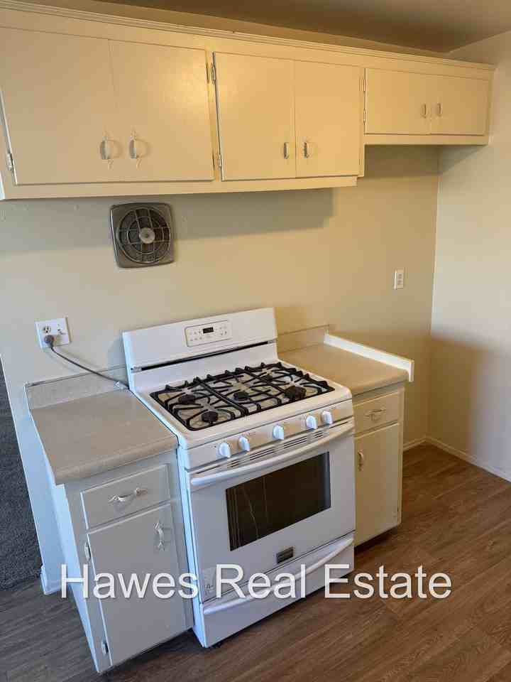 1233 Woodbury Ct - Photo 4 of 14