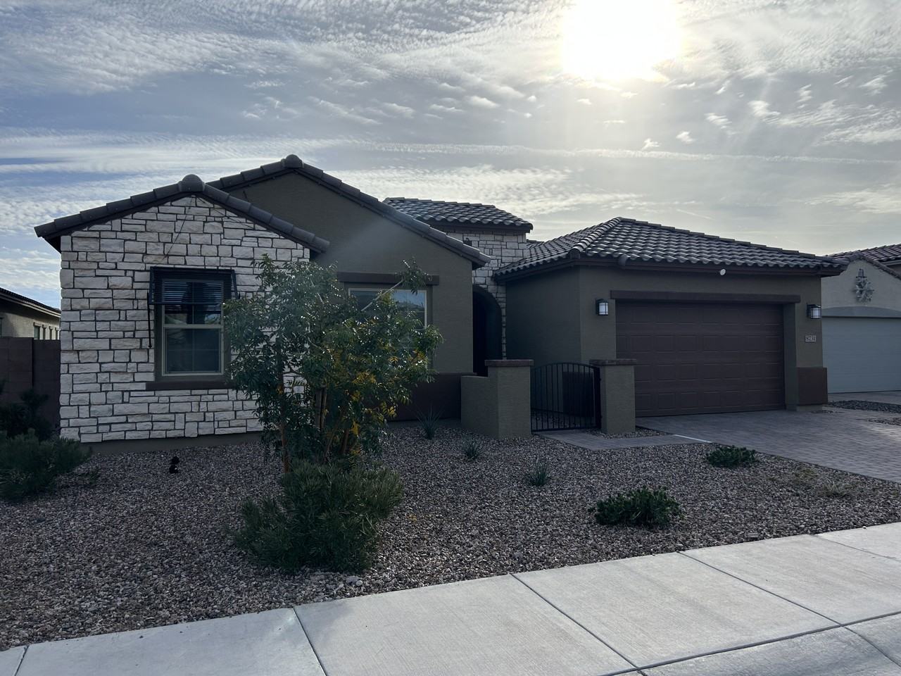 8731 W Wagon Wheel Dr - Photo 2 of 50