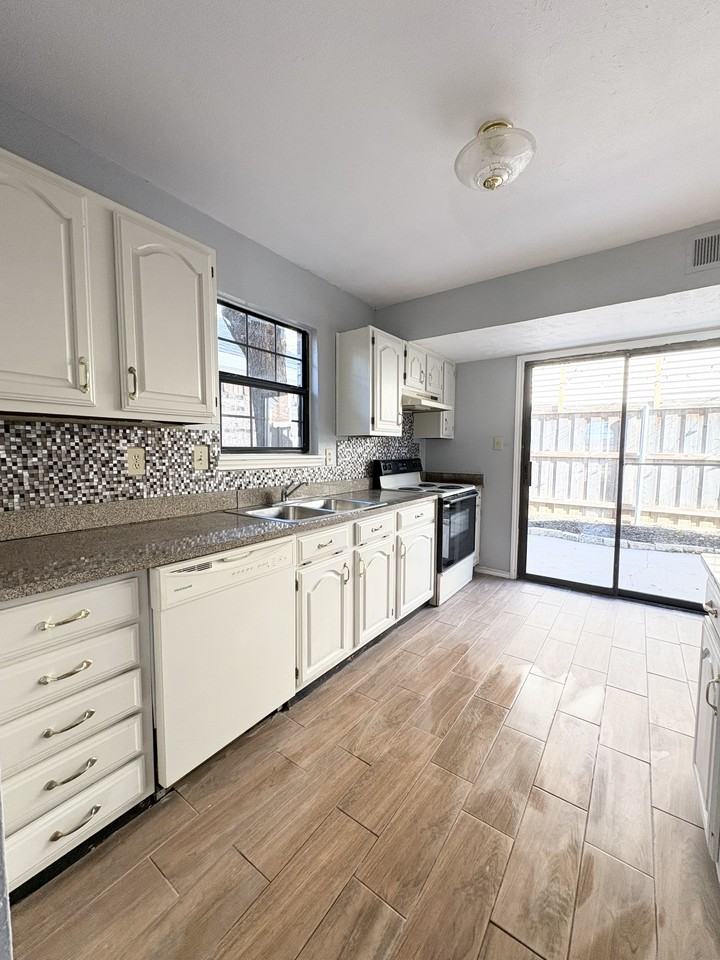 17672 Kelly Blvd - Photo 5 of 23