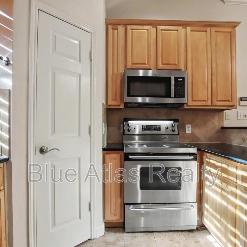 4905 Canberra Ln - Photo 6 of 26