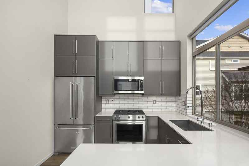 2222 Nw 62nd St - Photo 6 of 27