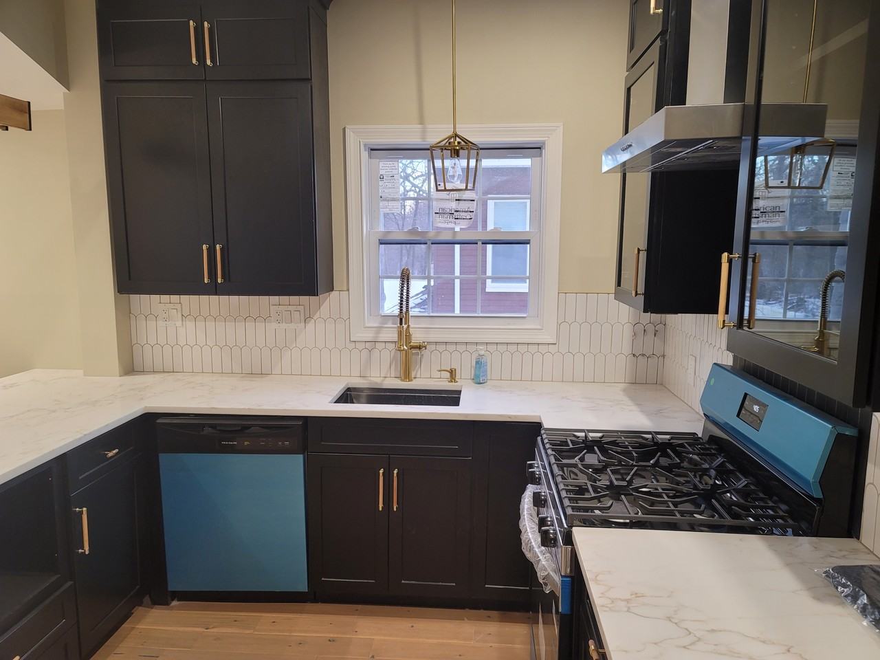 160 W Selden St #2 - Photo 5 of 20