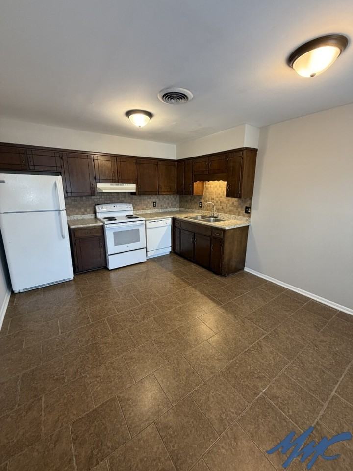 319 Lake Farm Rd #D - Photo 4 of 16