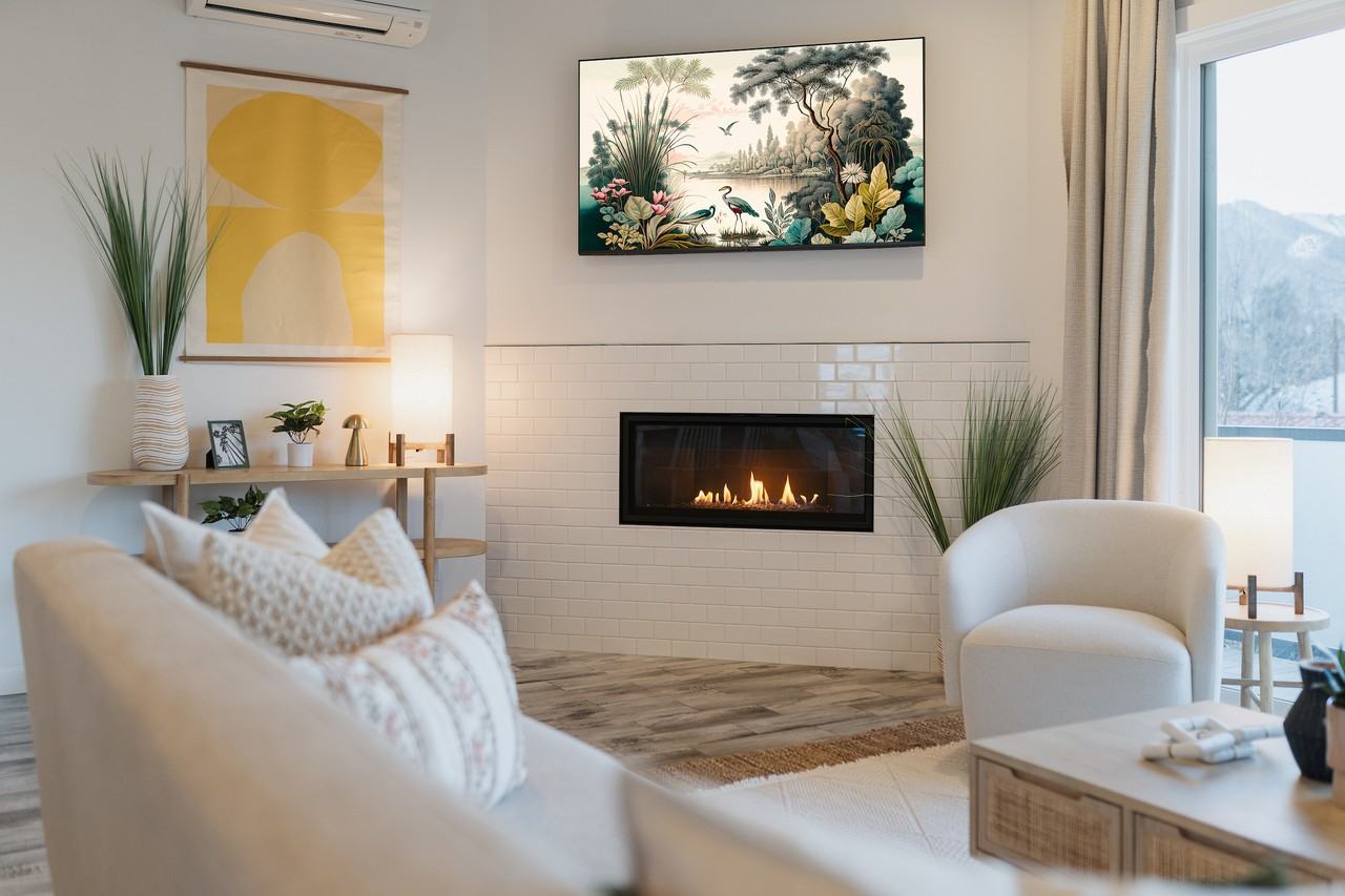 823 Orondo Ave #B - Photo 2 of 21