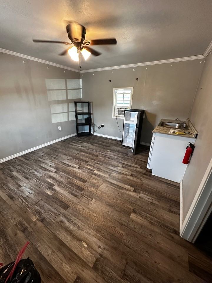 315 N Front St - Photo 2 of 3