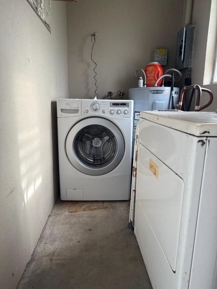 3742 Belmont St - Photo 4 of 7