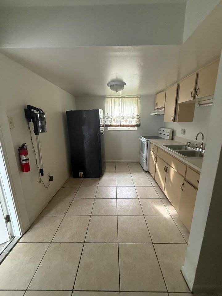 3742 Belmont St - Photo 5 of 7