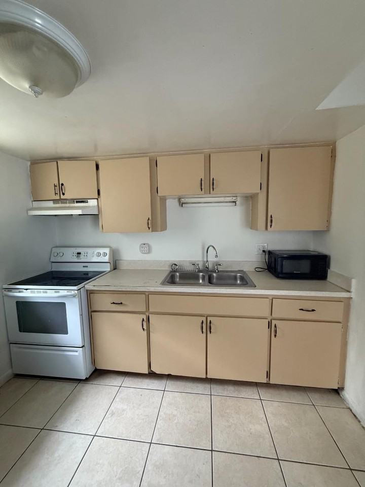 3742 Belmont St - Photo 7 of 7