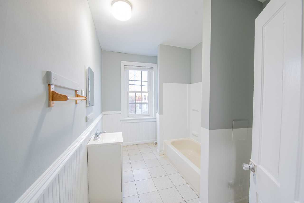 200 E Broad St #7 - Photo 3 of 7