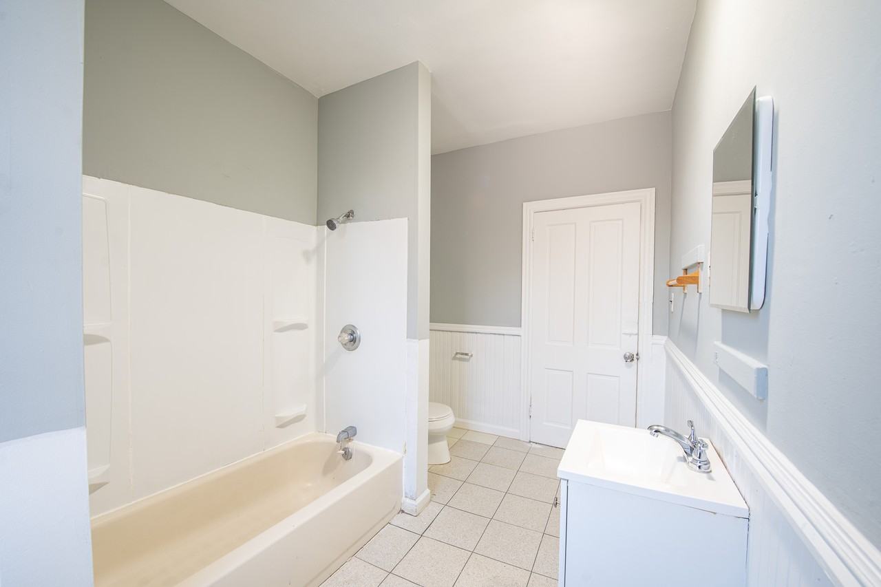 200 E Broad St #7 - Photo 4 of 7