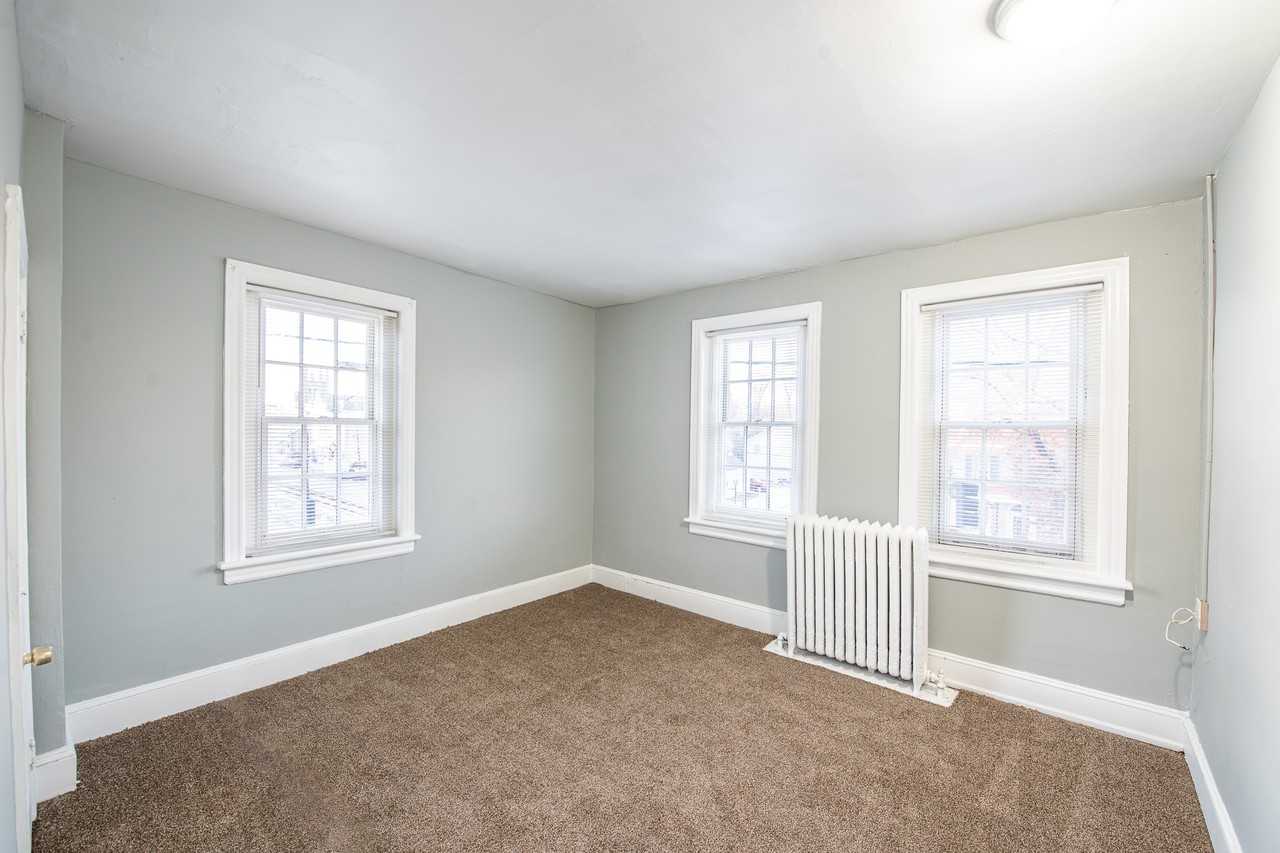 200 E Broad St #7 - Photo 6 of 7