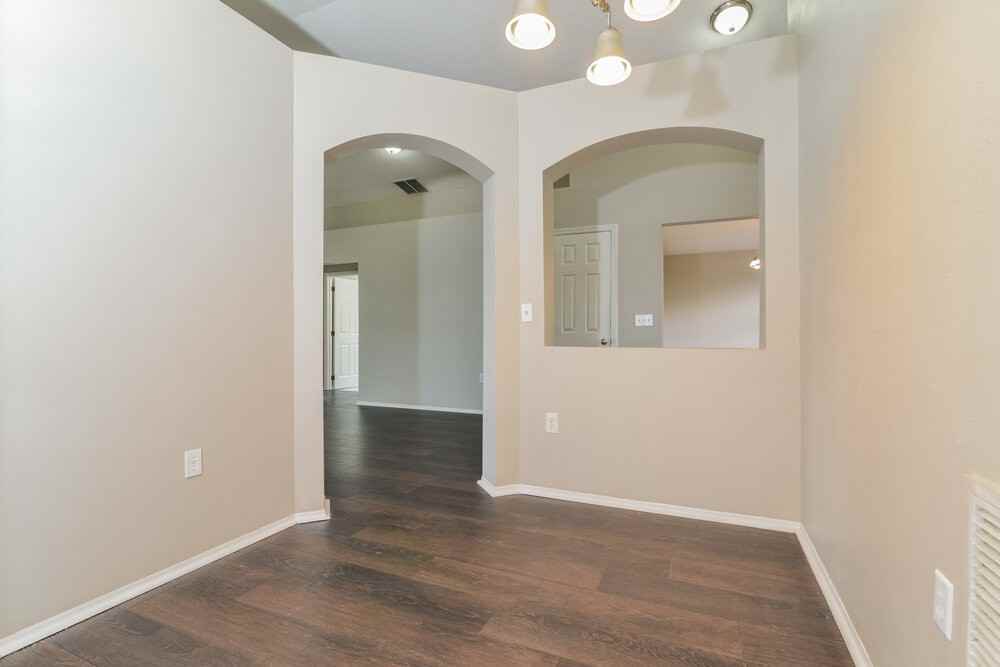 11354 Pinewood Cove Ln - Photo 6 of 16