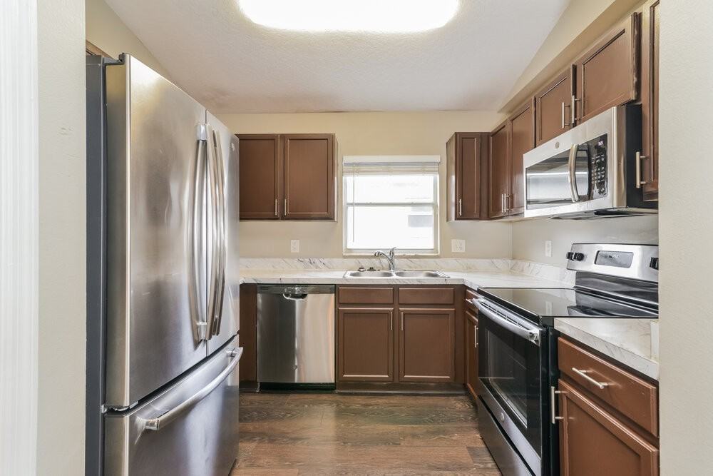 11354 Pinewood Cove Ln - Photo 7 of 16