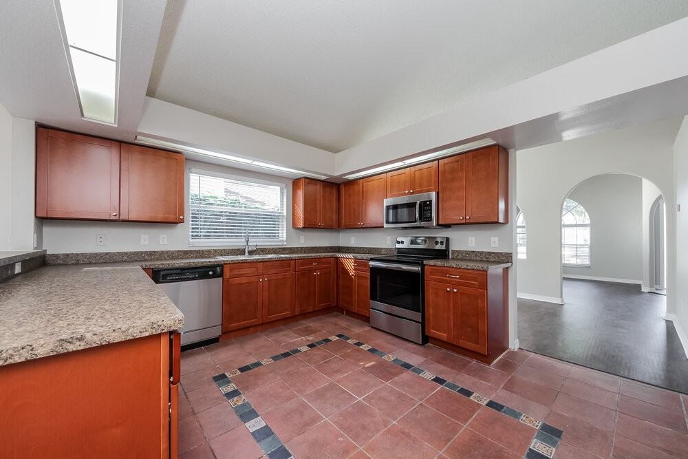 16444 Coopers Hawk Ave - Photo 6 of 15