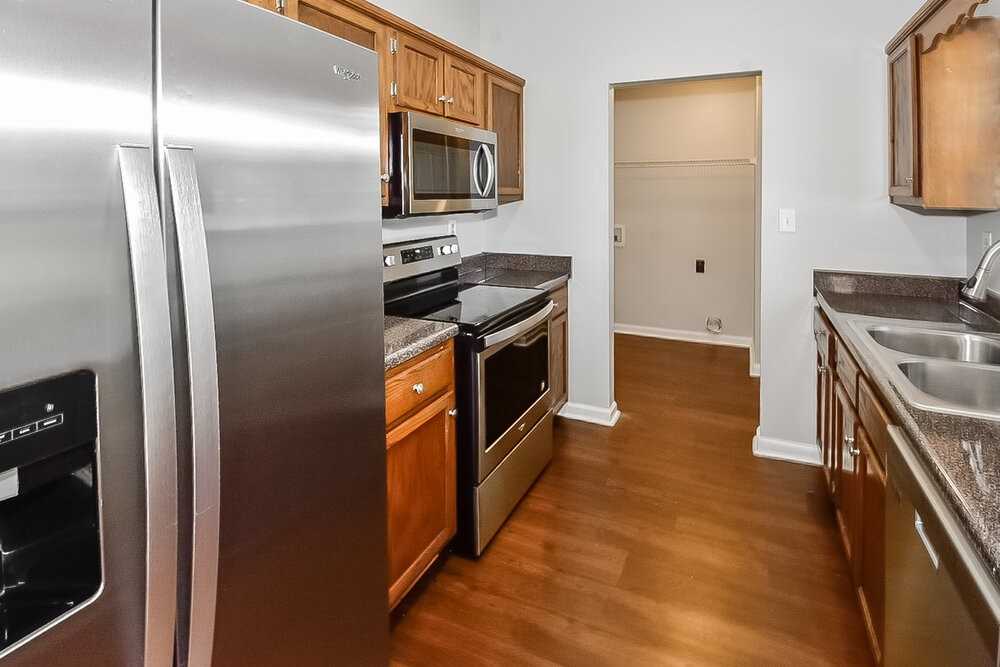 4088 Ravenwood Dr N - Photo 7 of 16