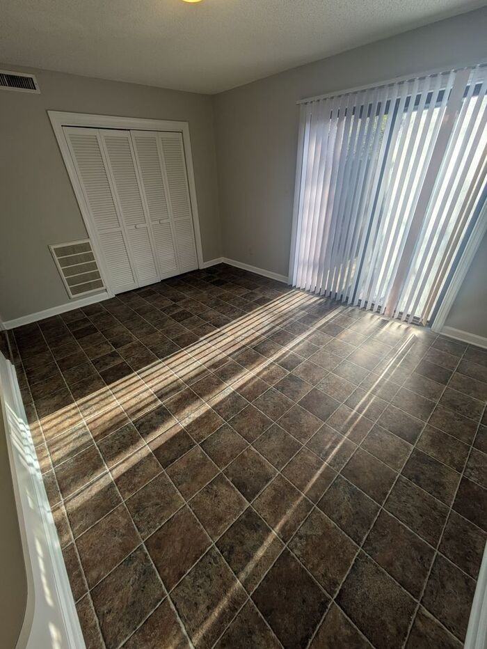 3900 N Center St #3 - Photo 5 of 15