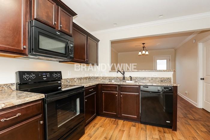 4814 Octavia St - Photo 6 of 20