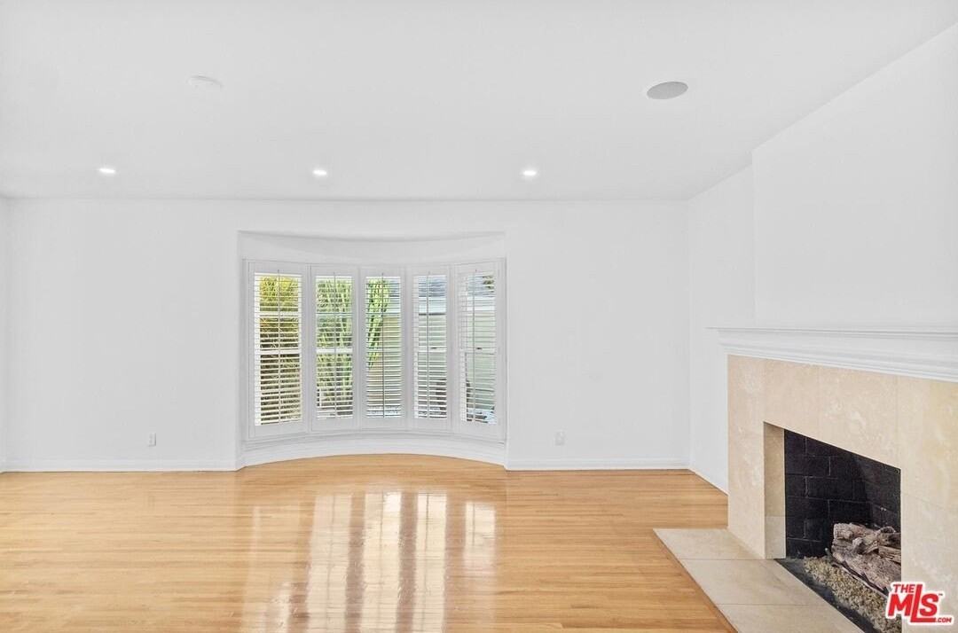 920 Carrillo Dr - Photo 5 of 17