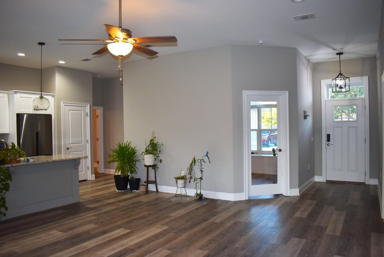 8131 Toledo St - Photo 4 of 9