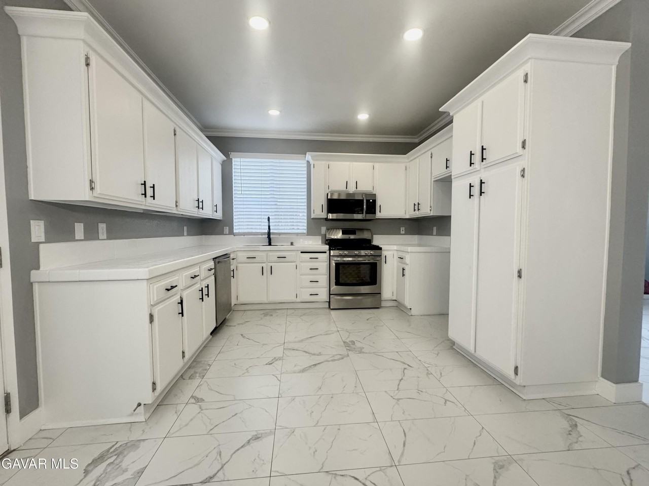 2643 Summerchase Ave - Photo 4 of 23