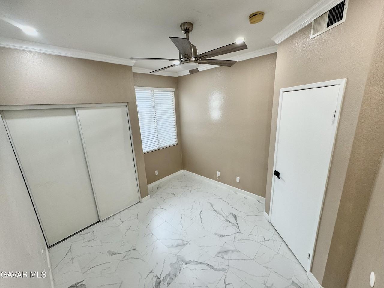 2643 Summerchase Ave - Photo 5 of 23